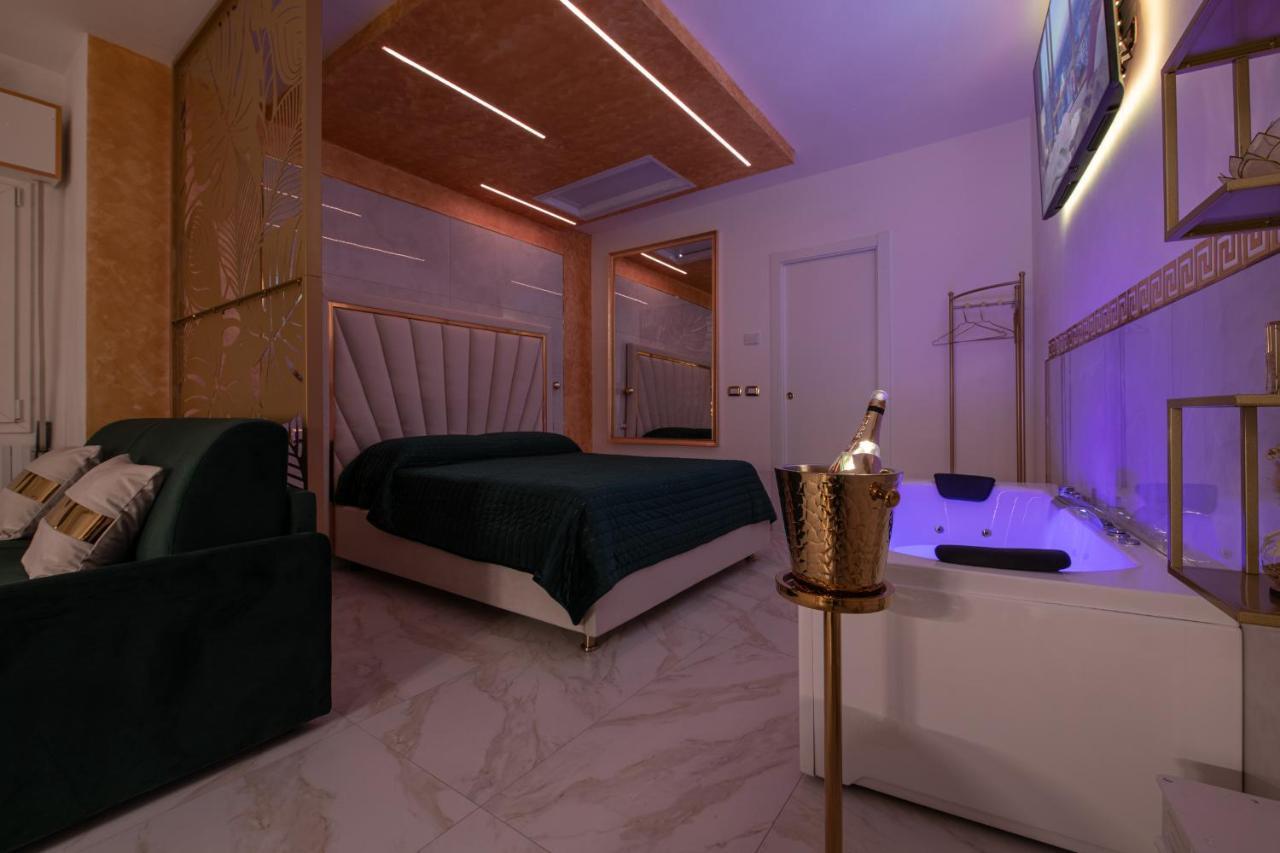 Fashion Apartment Gold Bologna With Jacuzzi & Car Garage Exterior photo