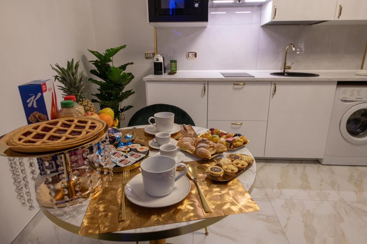Fashion Apartment Gold Bologna With Jacuzzi & Car Garage Exterior photo