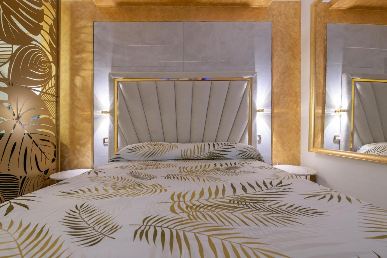 Fashion Apartment Gold Bologna With Jacuzzi & Car Garage Exterior photo