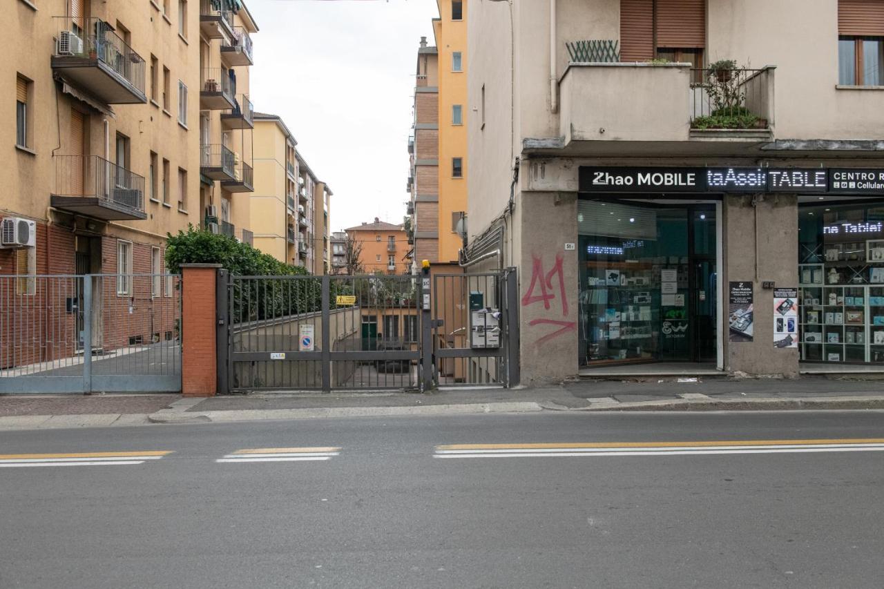 Fashion Apartment Gold Bologna With Jacuzzi & Car Garage Exterior photo