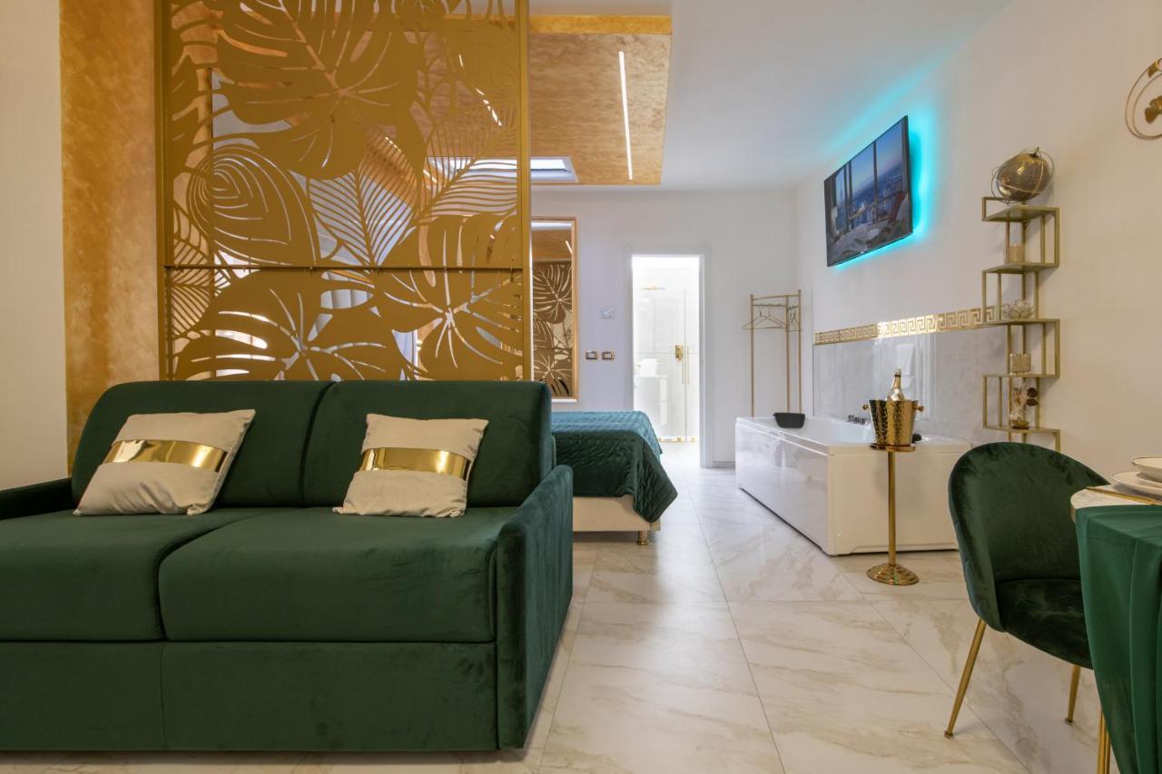 Fashion Apartment Gold Bologna With Jacuzzi & Car Garage Exterior photo
