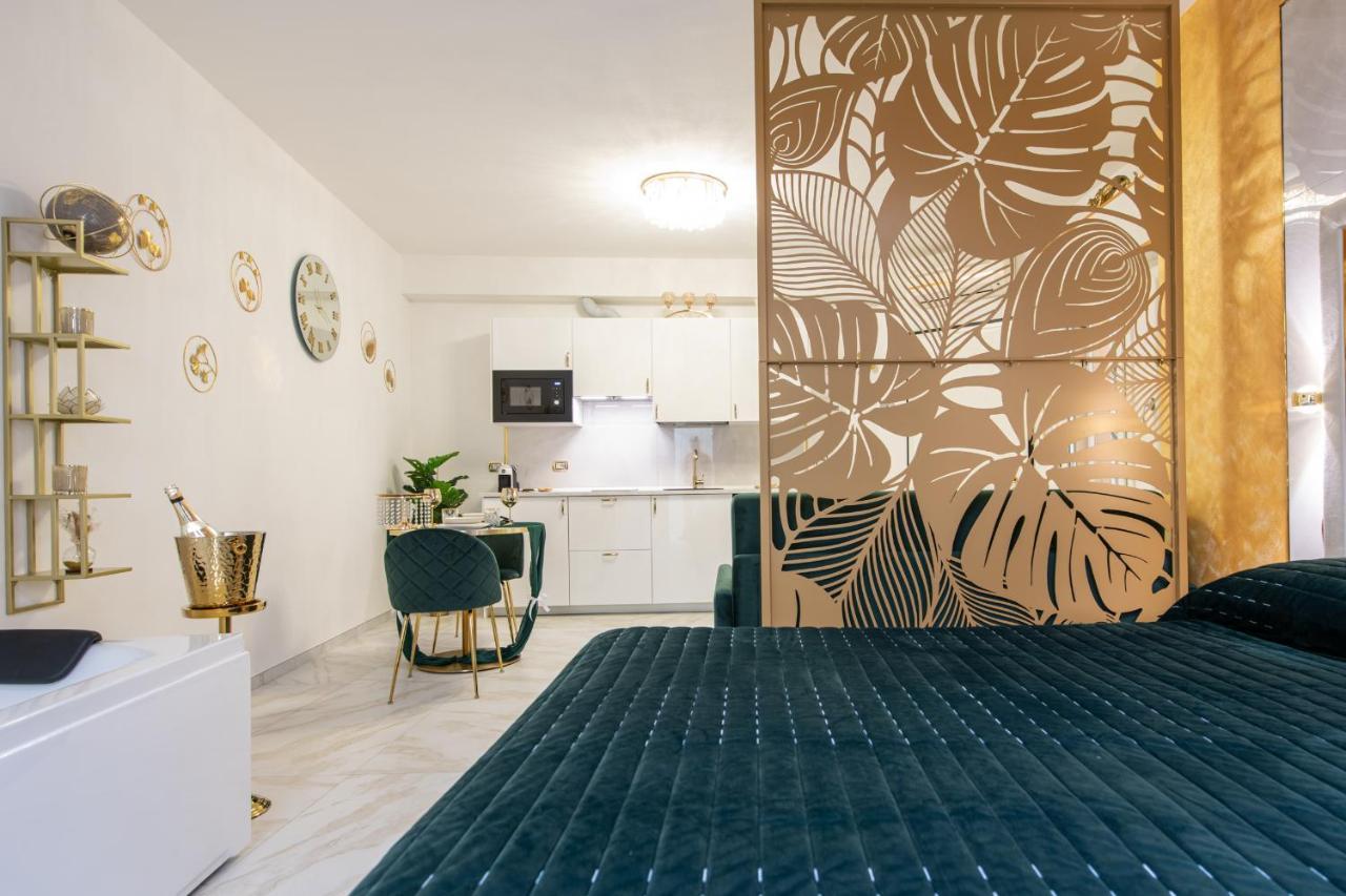 Fashion Apartment Gold Bologna With Jacuzzi & Car Garage Exterior photo