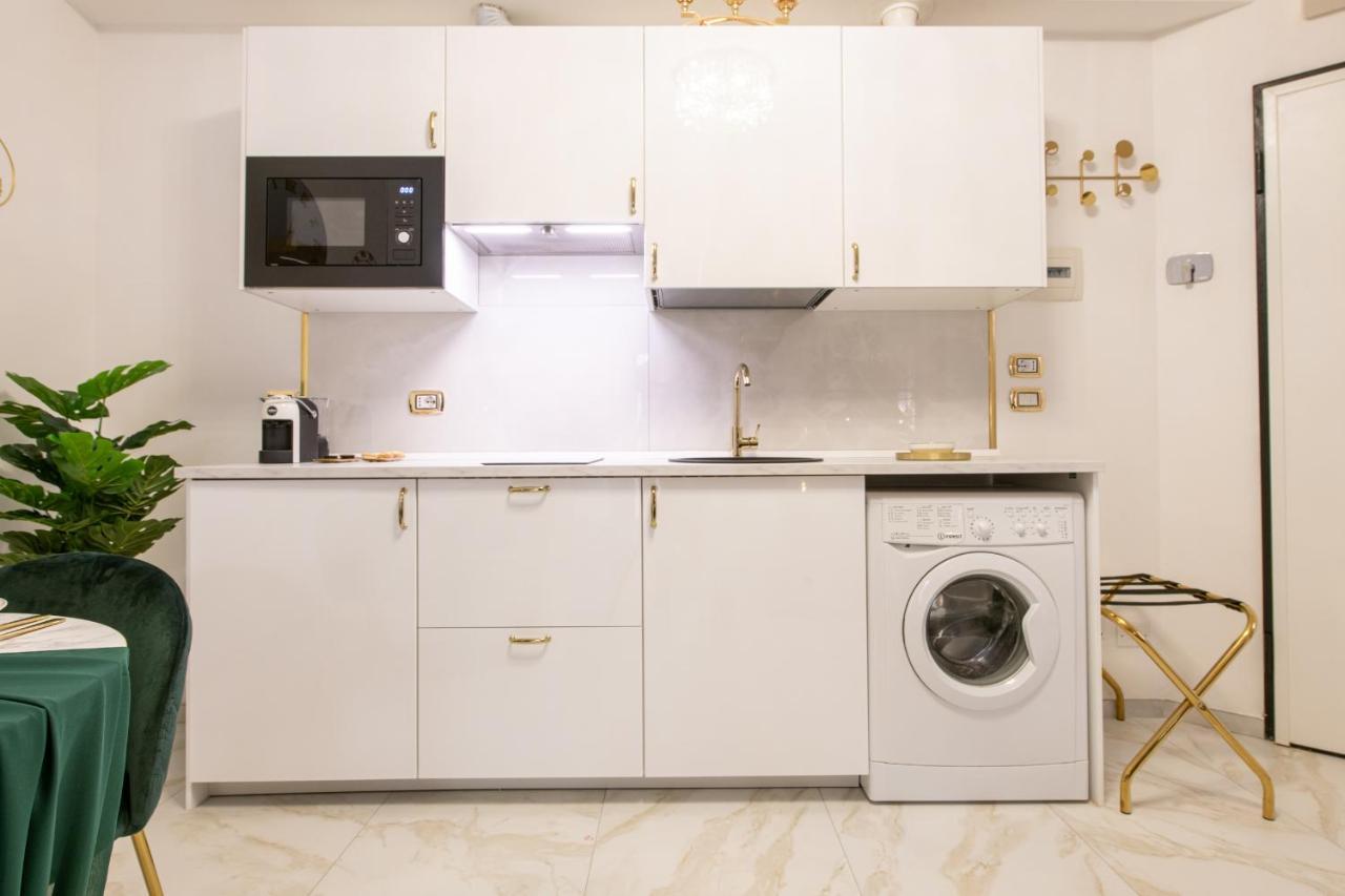 Fashion Apartment Gold Bologna With Jacuzzi & Car Garage Exterior photo