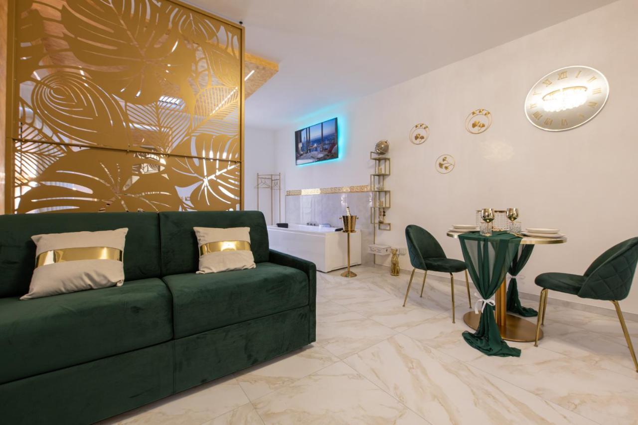 Fashion Apartment Gold Bologna With Jacuzzi & Car Garage Exterior photo
