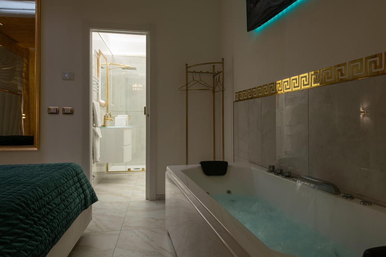 Fashion Apartment Gold Bologna With Jacuzzi & Car Garage Exterior photo