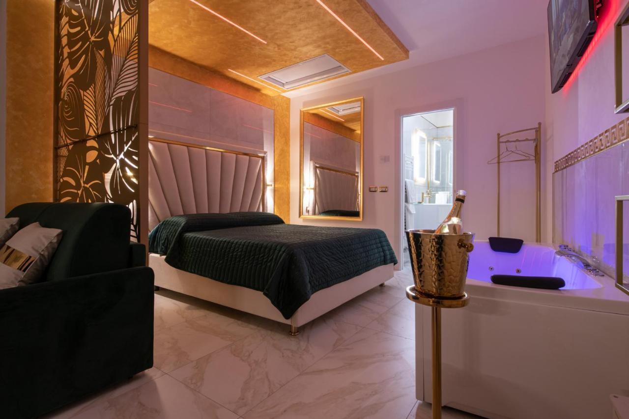 Fashion Apartment Gold Bologna With Jacuzzi & Car Garage Exterior photo